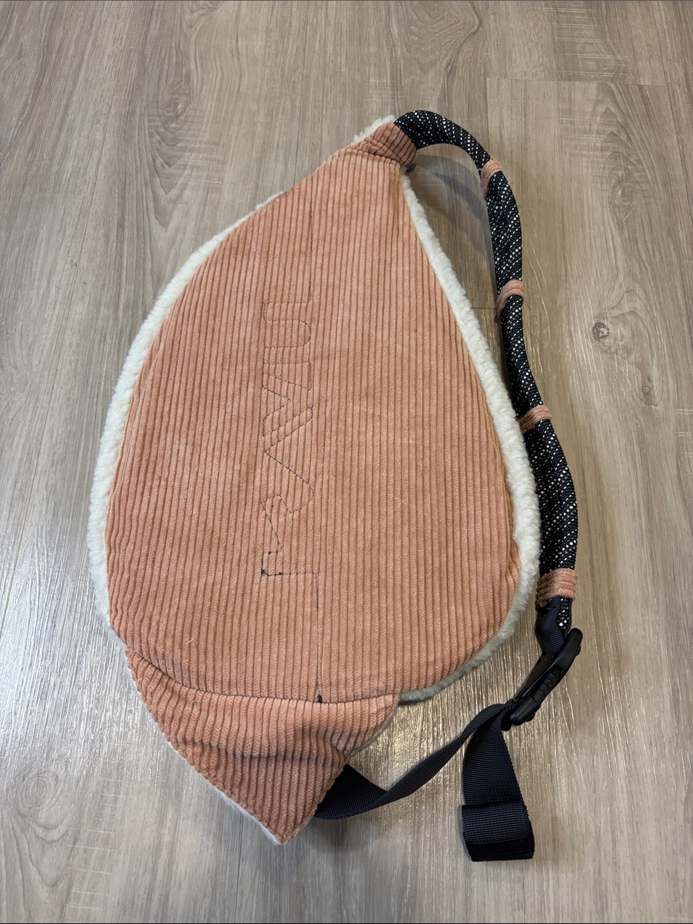 KAVU Rope Snug Sling Bag - Picture 5 of 16